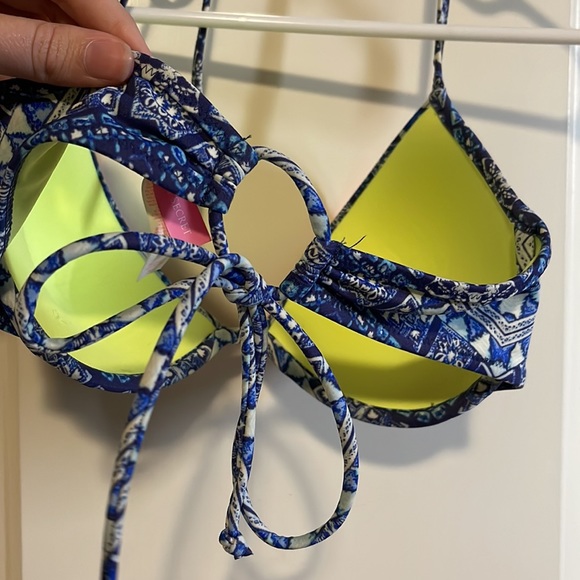 Victoria’s Secret bikini top, size 34C - Picture 4 of 4
